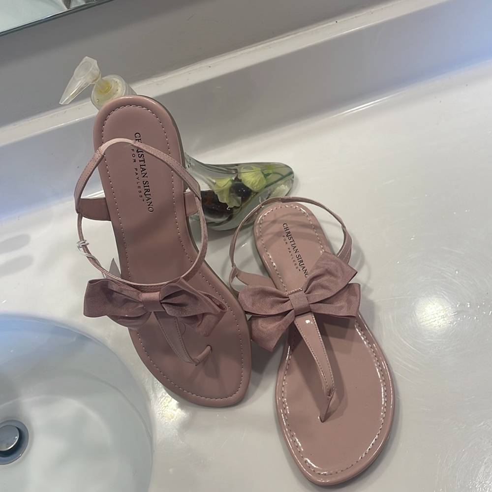 (NWT) MUST HAVE 🥰 CHRISTIAN SIRIANO SLIPPERS CUTE